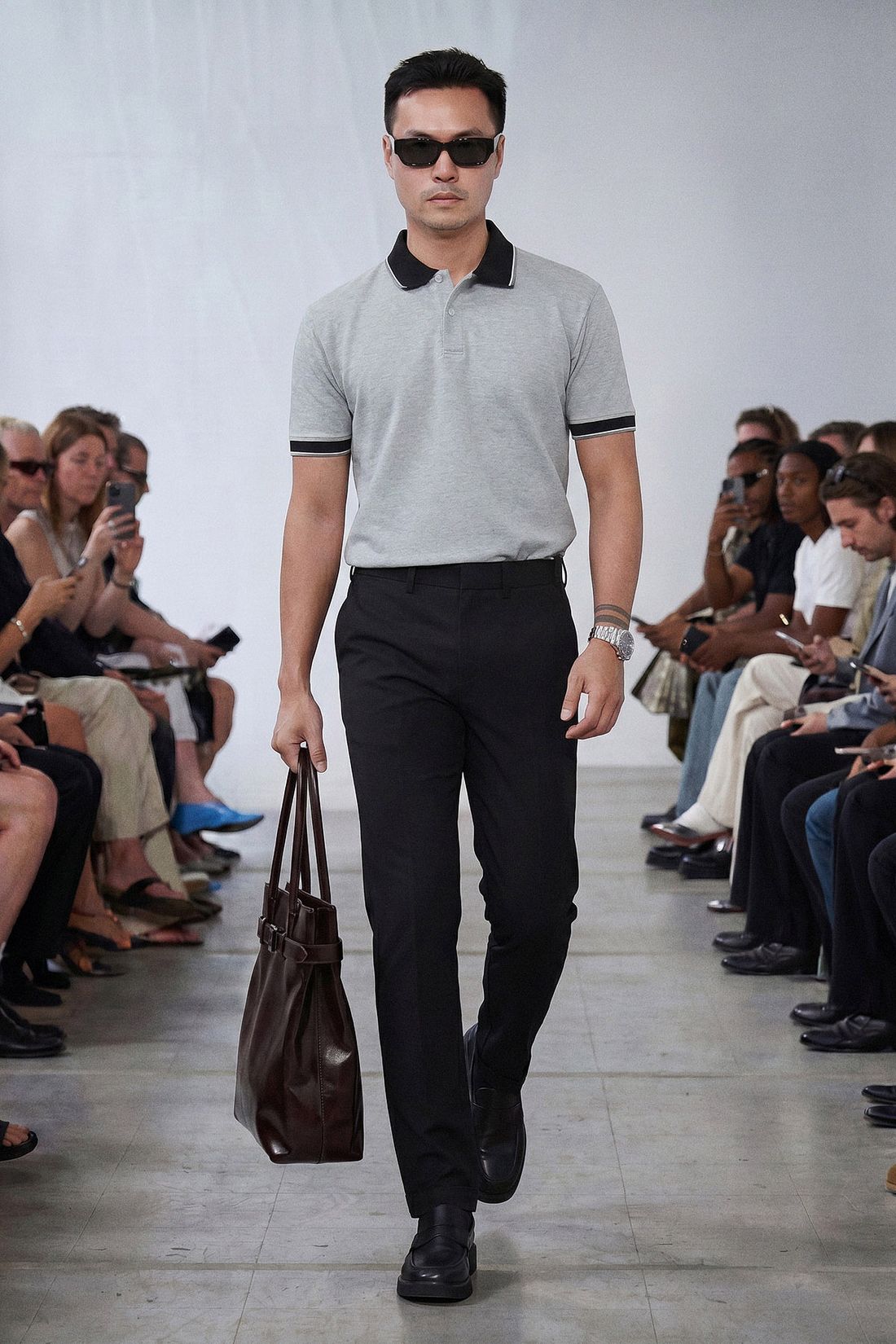 Thứ Ba — Polo xám phối cổ đen và quần tây đen