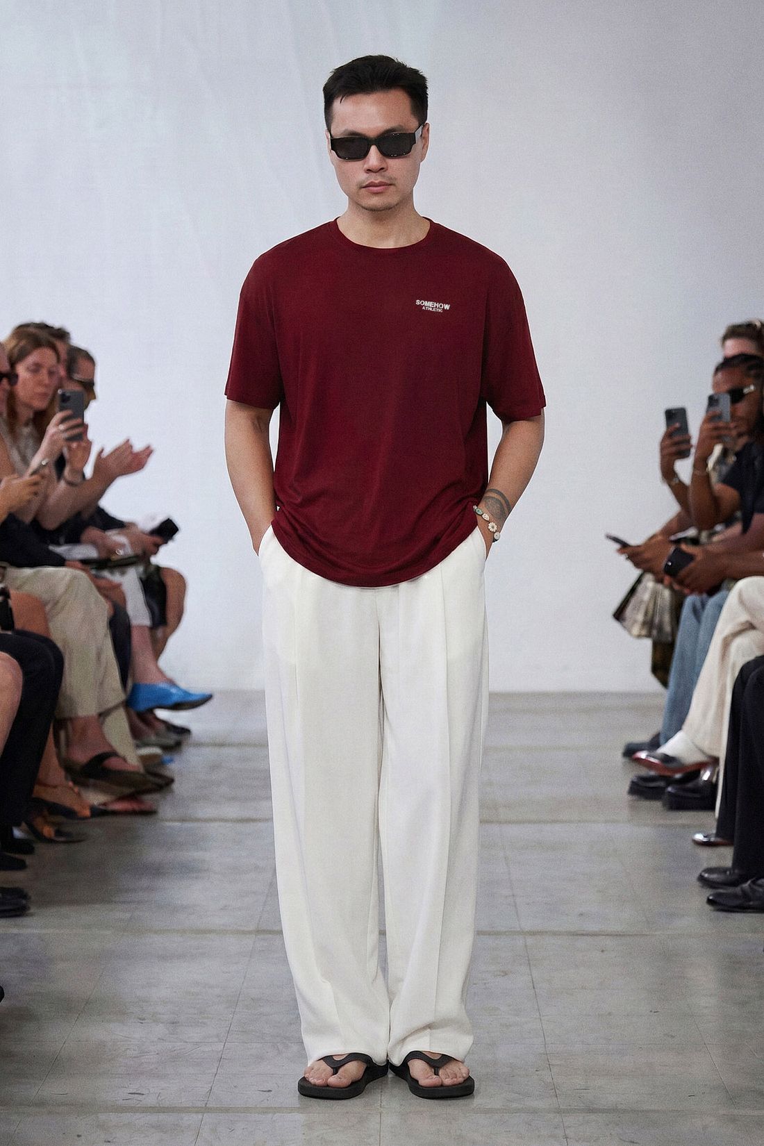 Look 14 — Áo thun đỏ đô Somehow Athletic
