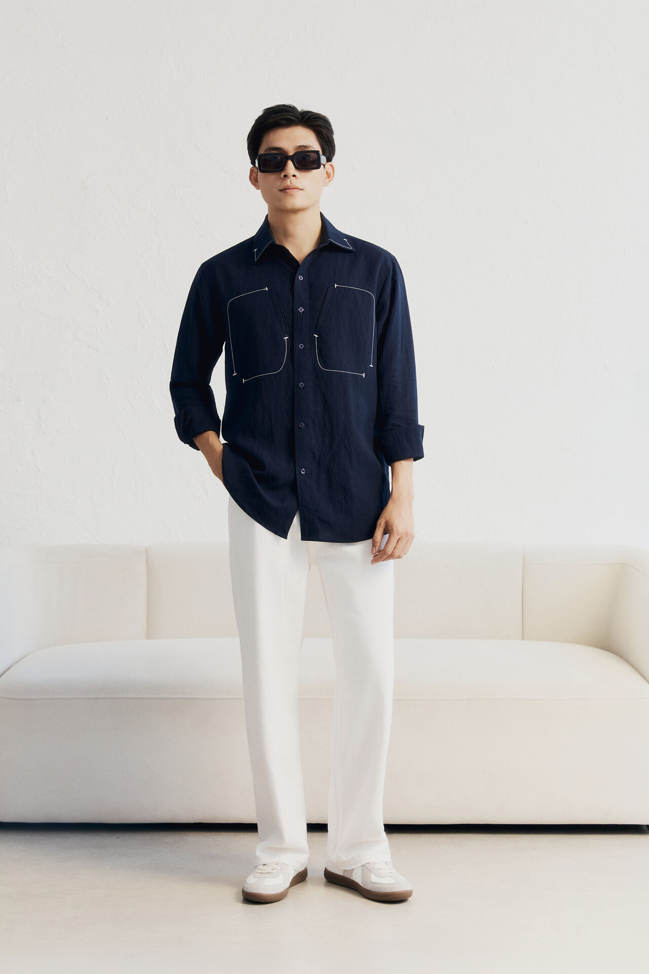 Sơ mi navy dài tay đường chỉ contrast trắng